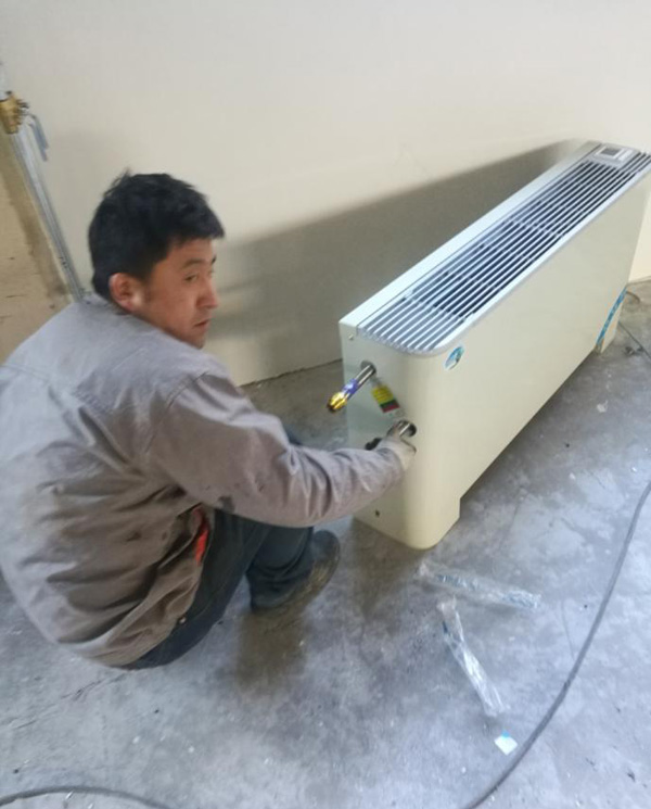 空气源热泵室内散热器安装